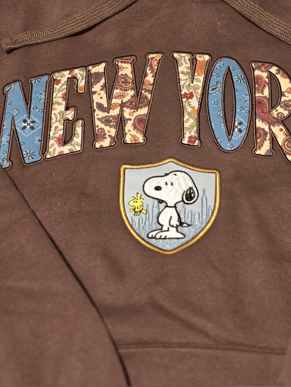 NWT Peanuts Snoopy New York Character Patchwork Destination Hoodie Brown M - Picture 3 of 9